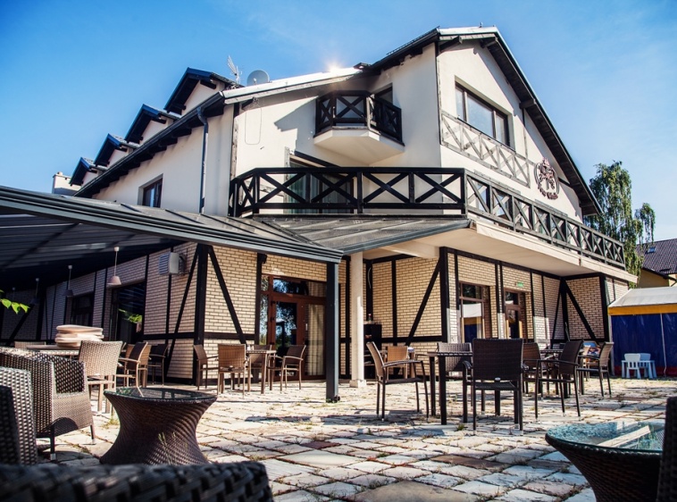 Restauracja Four Winds Widok z ulicy?v=1.0.1