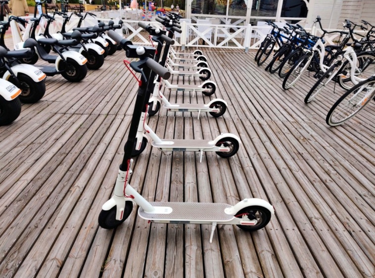 Atmosfera-wypożyczalnia hulajn&oacute;g