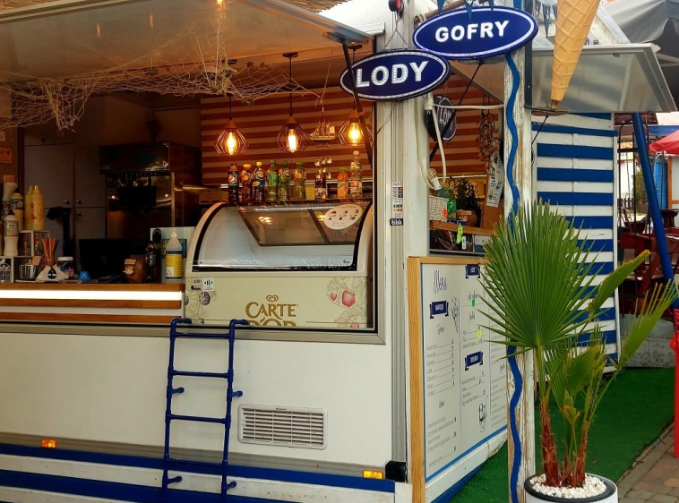 Lody, gofry, desery, kawa 