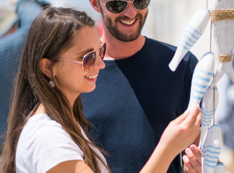 Sklep z pamiątami na Bulwarze Słonecznym